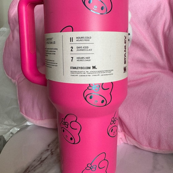 Stanley Pink Hello Kitty Tumbler - Picture 2 of 5